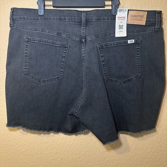 Signature by Levi Strauss Gray Jean Shorts with Frayed Hem - Picture 2 of 4